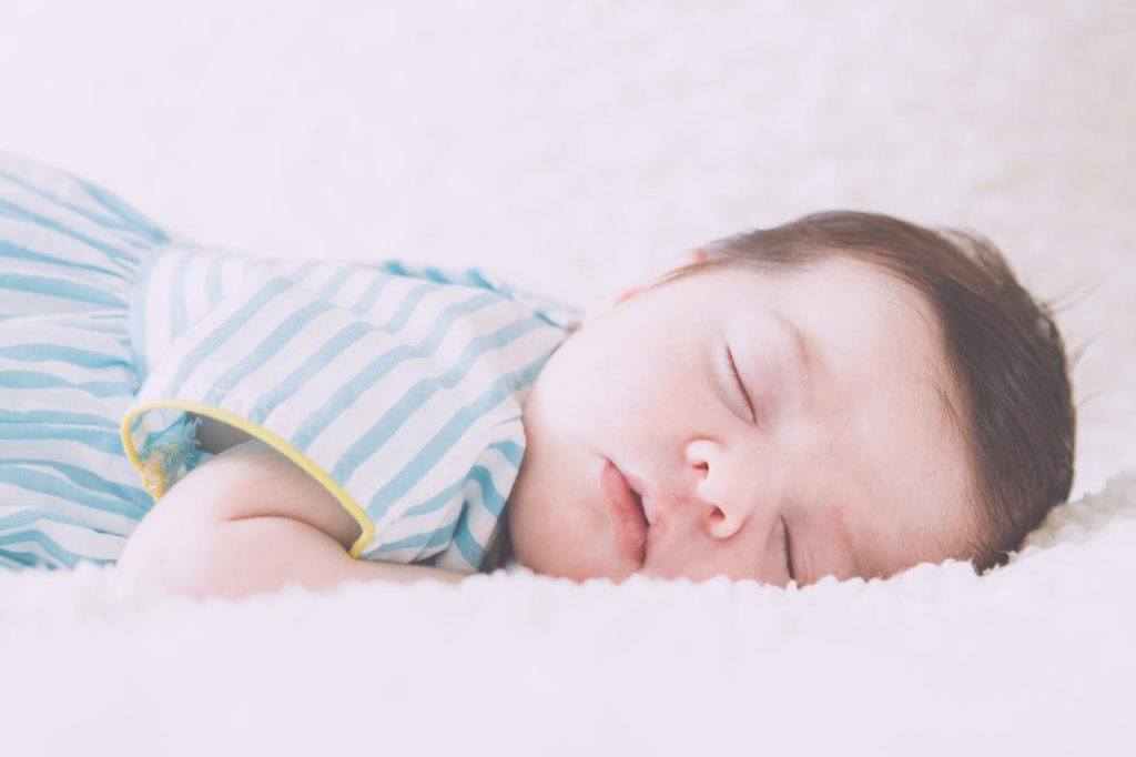 02 Foto Neogennito Moro φωτογραφιση μωρου μαιευτηριο φωτογραφος νεογεννητου μωρο οικογενεια παιδια