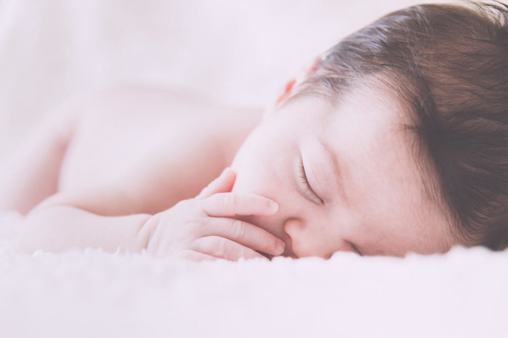 06 Foto Neogennito Moro φωτογραφιση μωρου μαιευτηριο φωτογραφος νεογεννητου μωρο οικογενεια παιδια