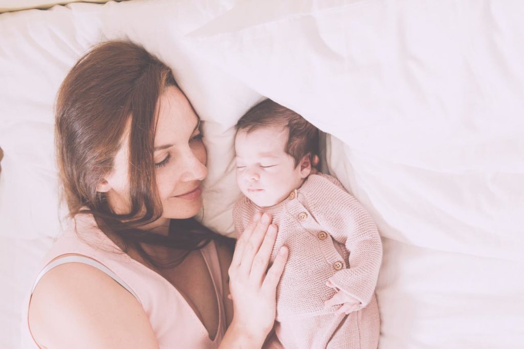 23 Foto Neogennito Moro φωτογραφιση μωρου μαιευτηριο φωτογραφος νεογεννητου μωρο οικογενεια παιδια